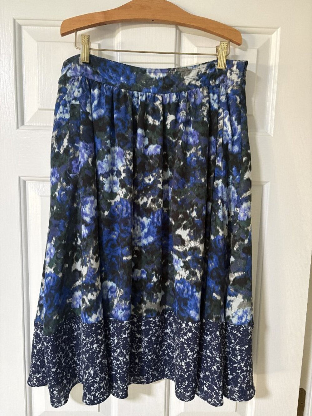 Adrianna Papell flowy blue abstract print skirt, size 10